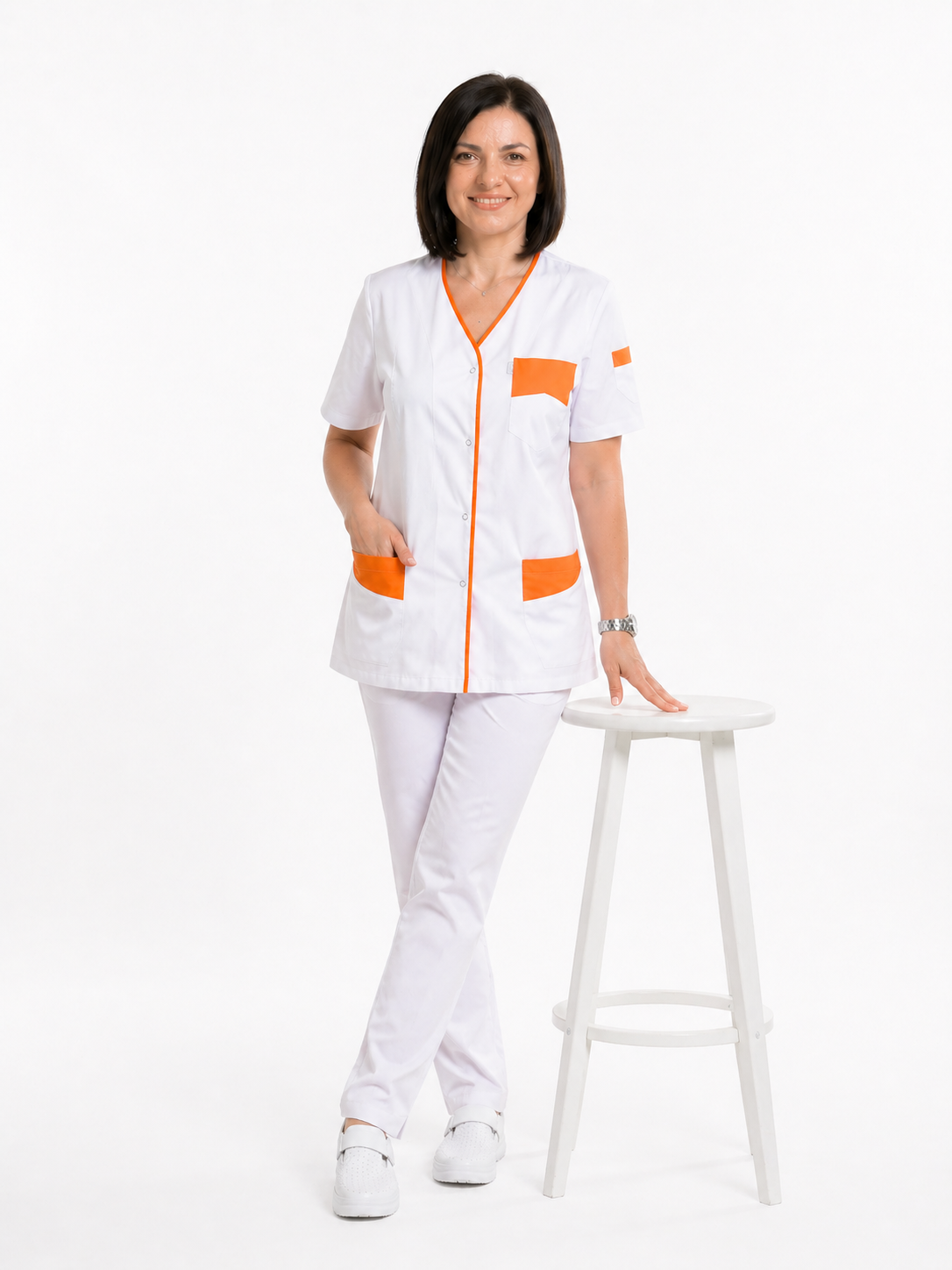Women's V-neck scrub top with snap fasteners – colored facings